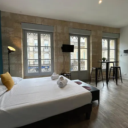 Superb Flat With Air Conditioning And Beautiful Bordeaux Stone For 2P Esterno foto