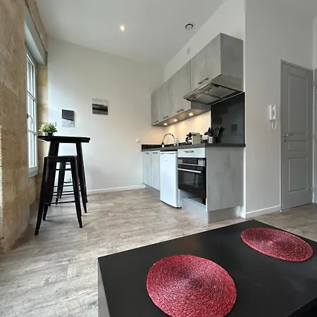 Superb Flat With Air Conditioning And Beautiful Bordeaux Stone For 2P Esterno foto