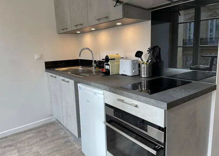 Superb Flat With Air Conditioning And Beautiful Bordeaux Stone For 2P