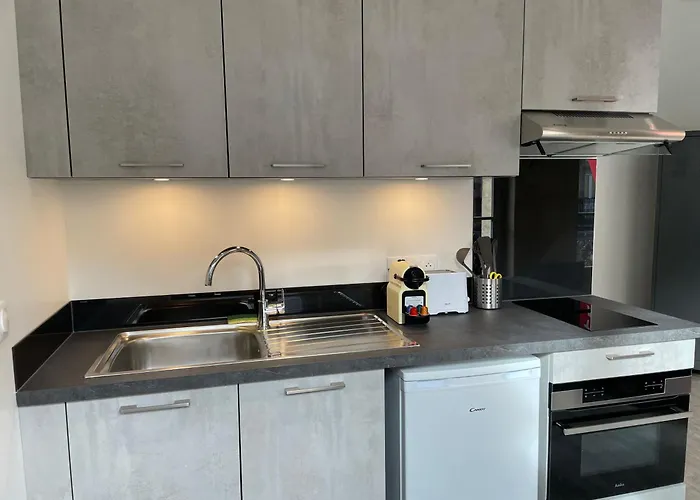 Superb Flat With Air Conditioning And Beautiful Bordeaux Stone For 2P