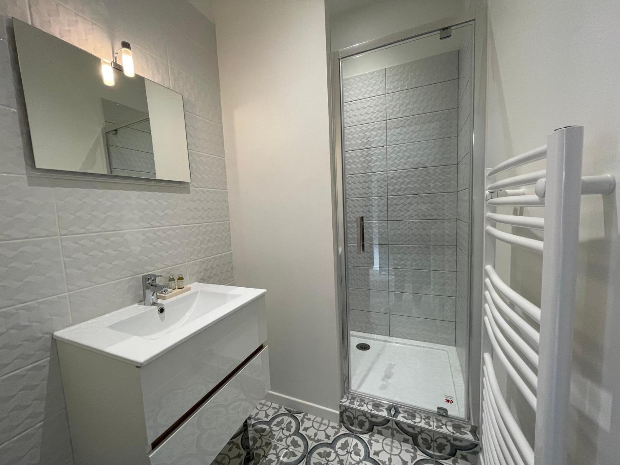 Superb Flat With Air Conditioning And Beautiful Stone For 2p