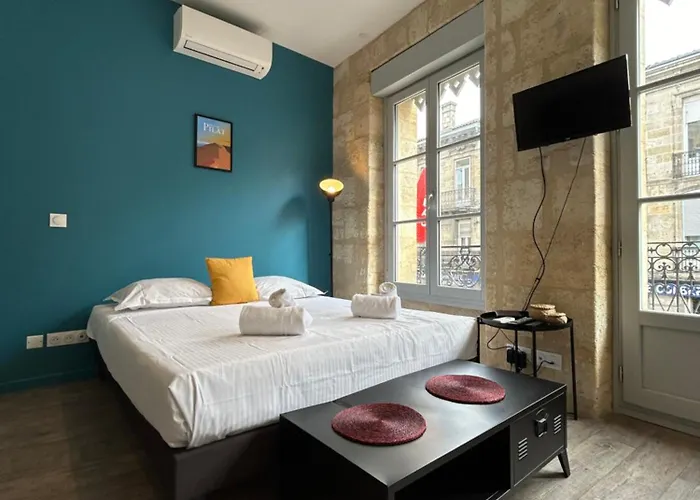 Superb Flat With Air Conditioning And Beautiful Bordeaux Stone For 2P